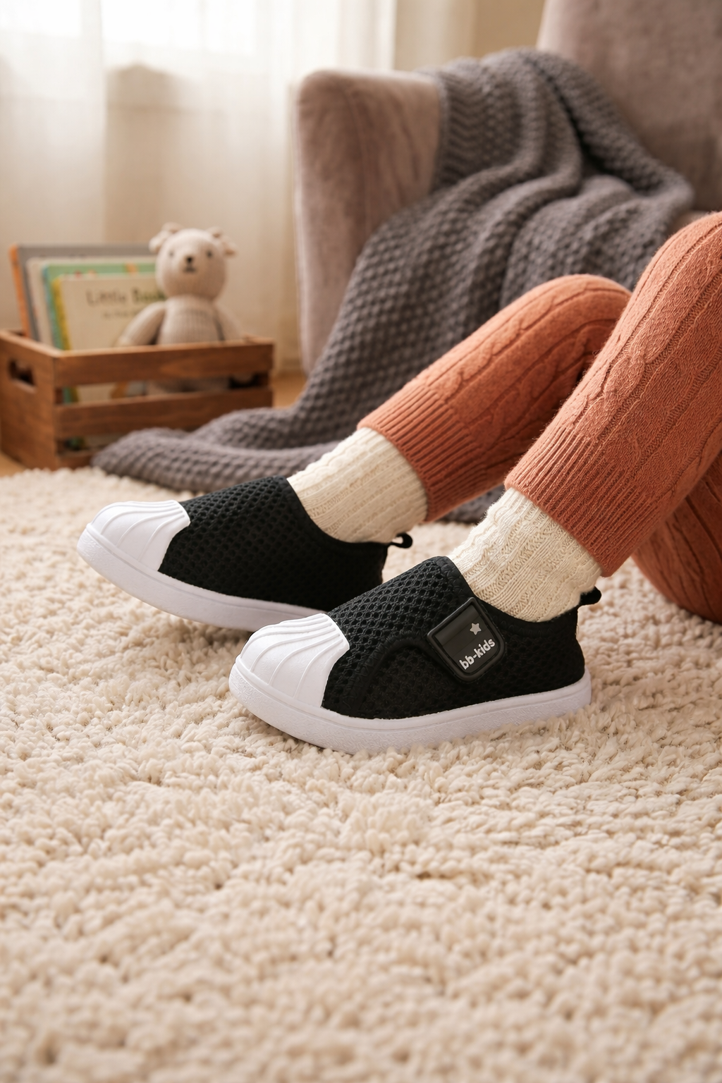 Chaussons garçon noirs – antidérapants, chauds et confortables
